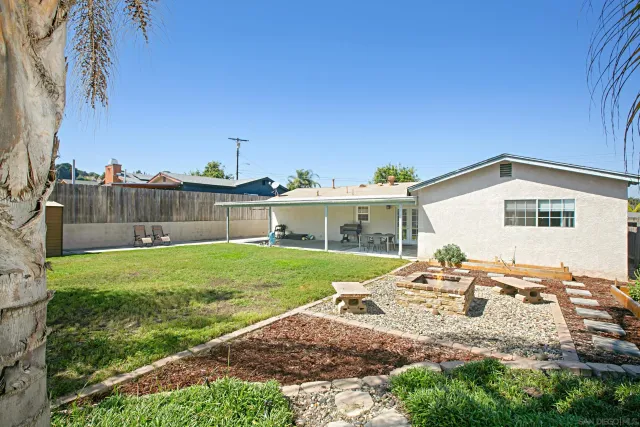 a view of a house with a backyard