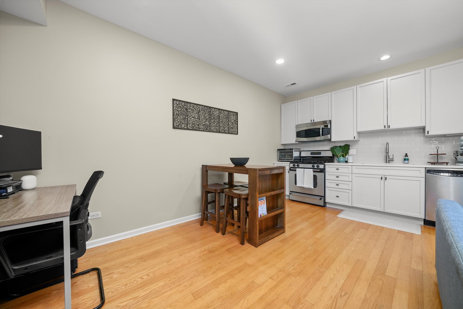 2720 West Cortland Street, Unit 302 Chicago, IL 60647 - Photo 4 of 17
