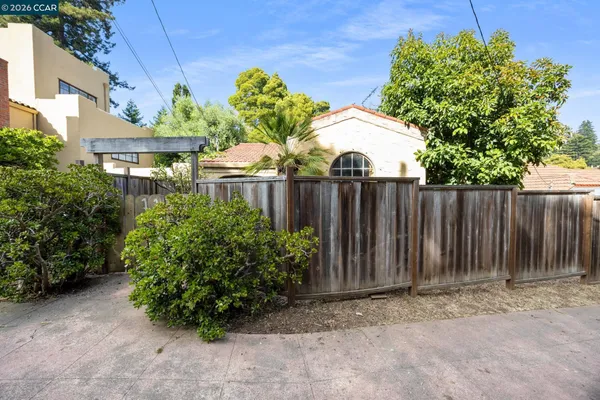 $800,000 | 11 Edgecroft Road, Kensington, CA 94707
