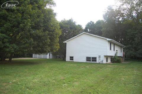 11444 Runyan Lake Road Fenton, MI 48430 - Photo 4 of 23 20195895-3.JPG