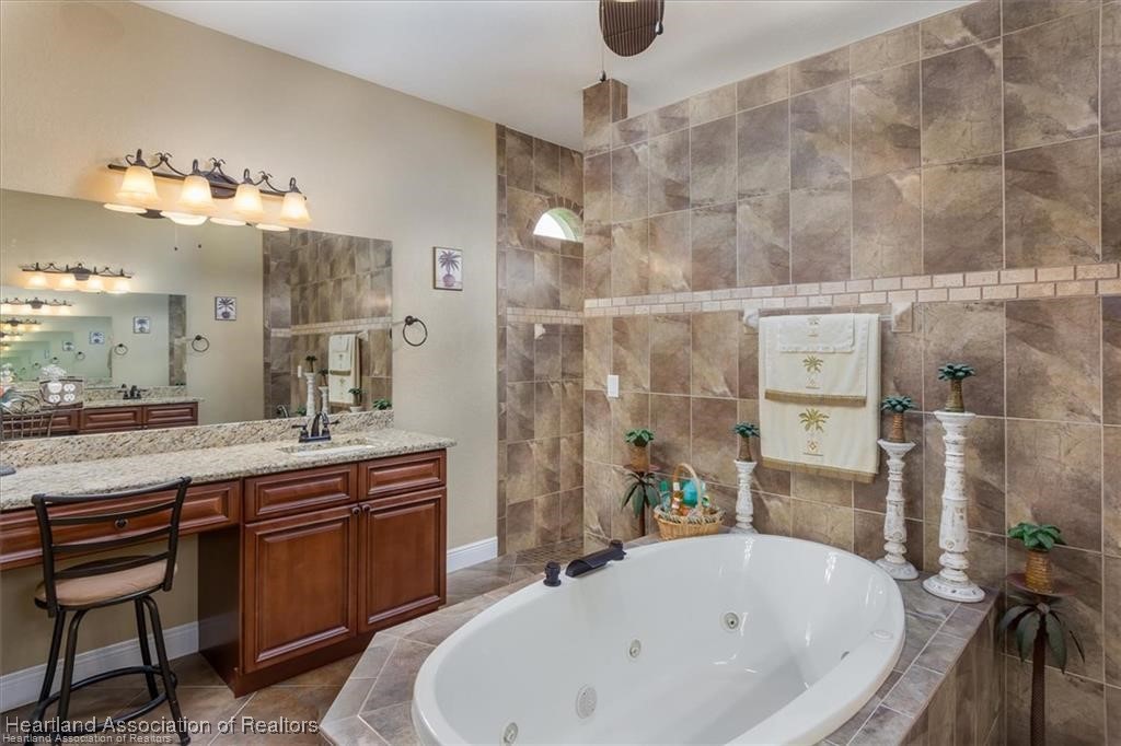 215 East Shockley Road Avon Park, FL 33825 - Photo 15 of 40 Master bath