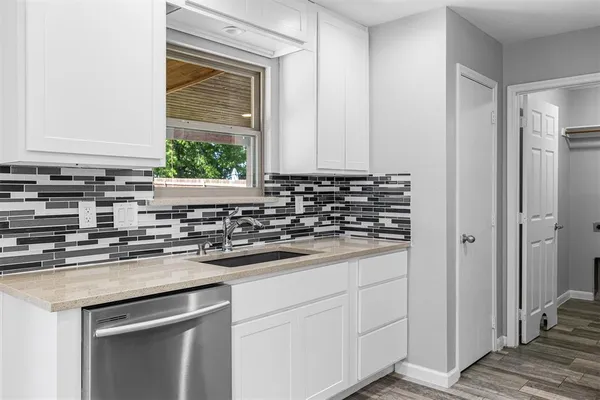 $2,300 | 308 Deer Run Drive, Sanger, TX 76266