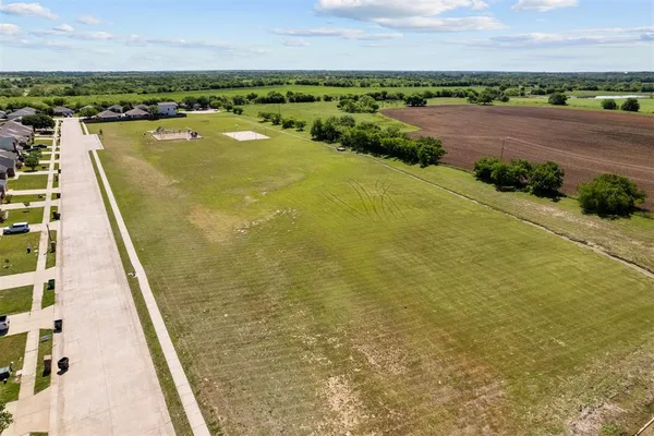 $2,300 | 308 Deer Run Drive, Sanger, TX 76266