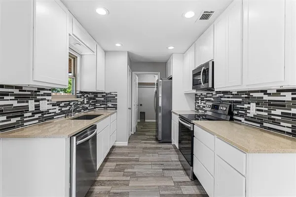 $2,300 | 308 Deer Run Drive, Sanger, TX 76266