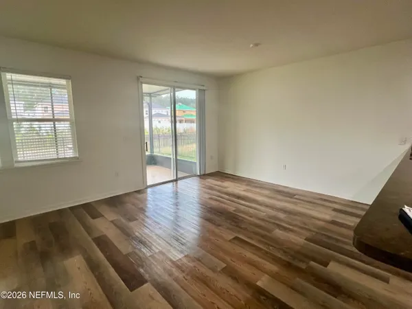 $2,000 | 556 Worcester Court, Jacksonville, FL 32218