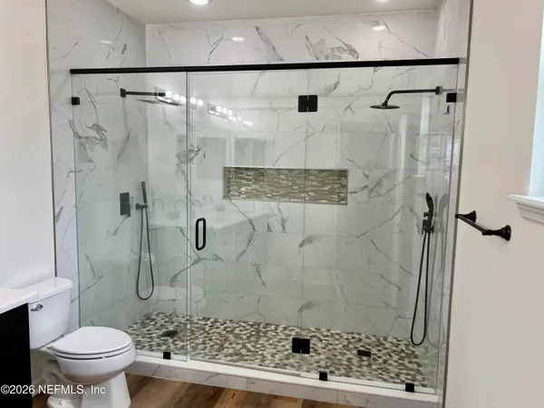 $2,000 | 556 Worcester Court, Jacksonville, FL 32218