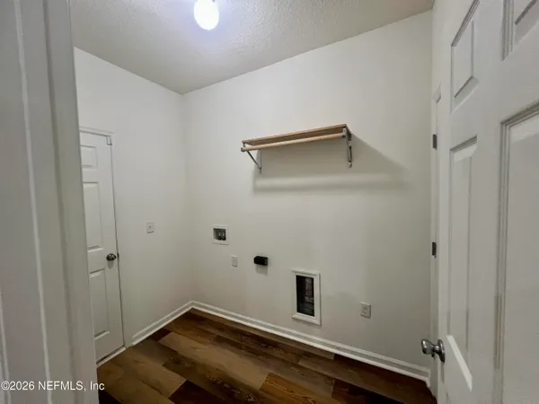$2,000 | 556 Worcester Court, Jacksonville, FL 32218