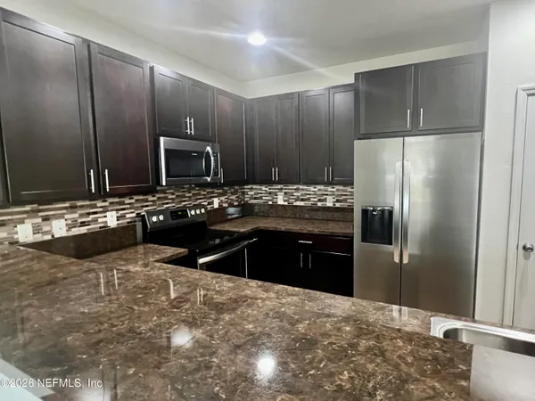 $2,000 | 556 Worcester Court, Jacksonville, FL 32218