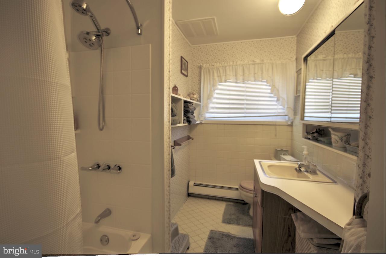 81 Fieldstone Road Levittown, PA 19056 - Photo 15 of 27 Gallery Image 15