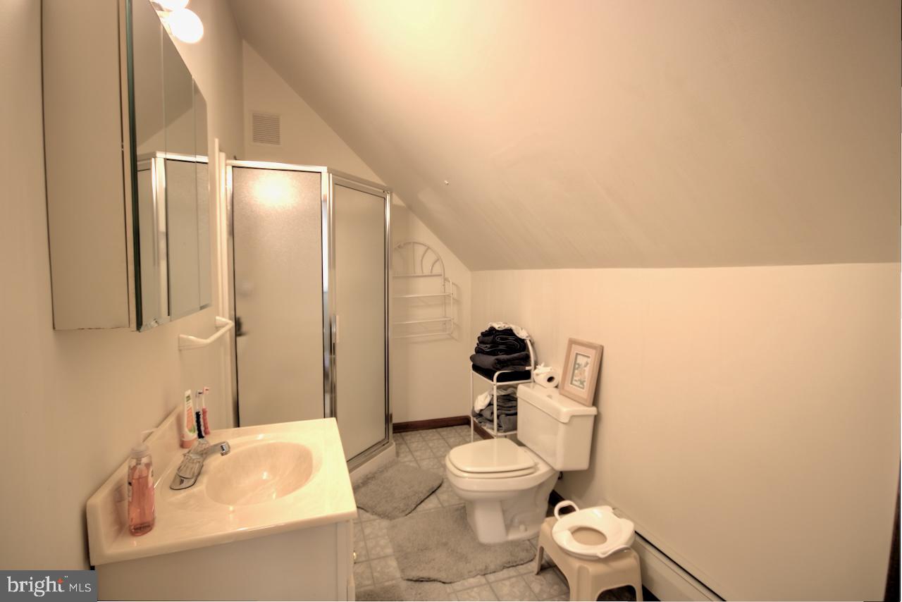 81 Fieldstone Road Levittown, PA 19056 - Photo 17 of 27 Gallery Image 17