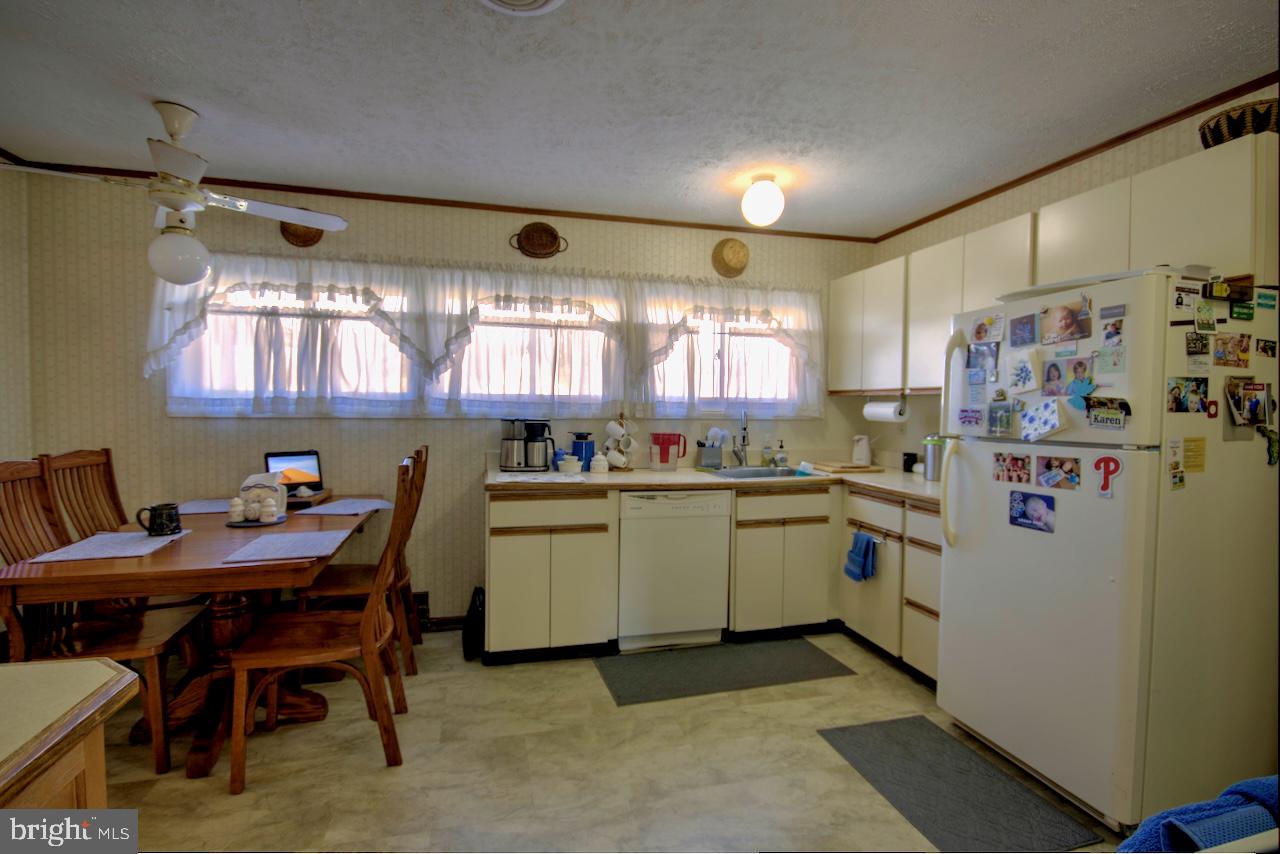 81 Fieldstone Road Levittown, PA 19056 - Photo 4 of 27 Gallery Image 4