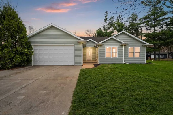 $399,900 | N3150 West Silver Lake Drive, Waupaca, WI 54981
