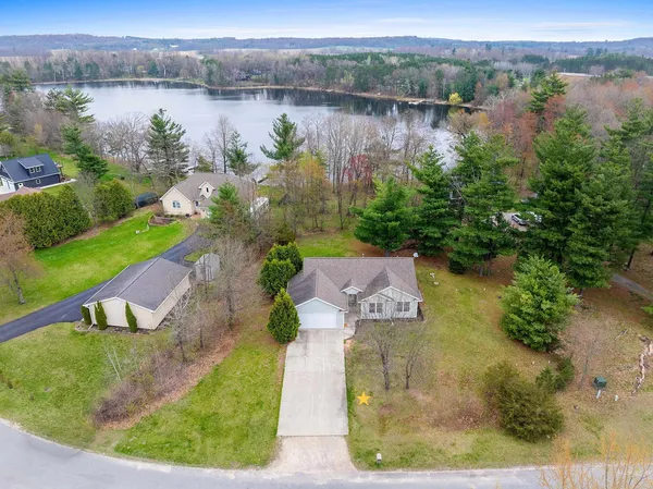 $399,900 | N3150 West Silver Lake Drive, Waupaca, WI 54981