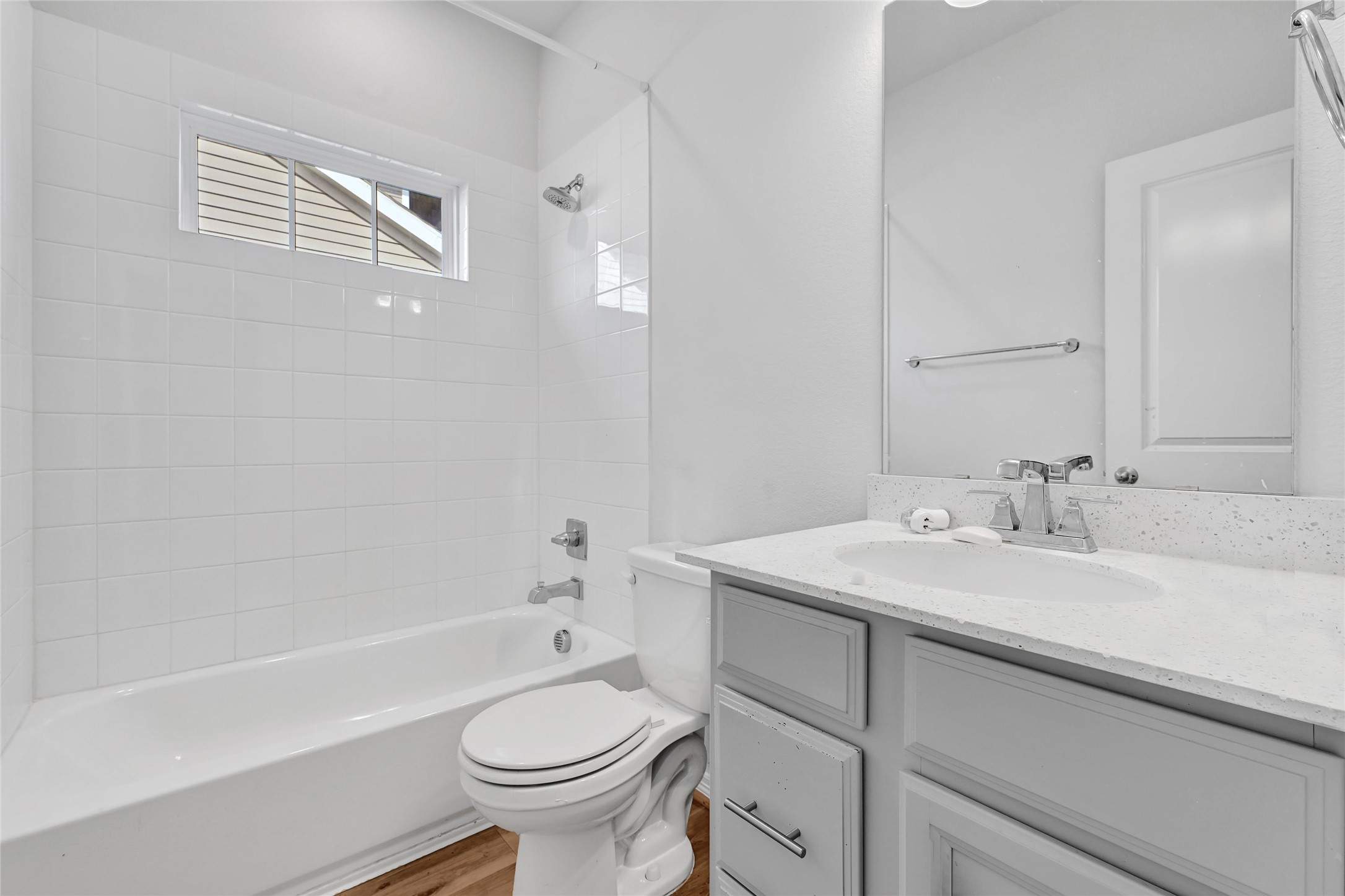 6320 Paris Street Houston, TX 77021 - Photo 15 of 16 a bathroom with a sink a toilet and a bathtub