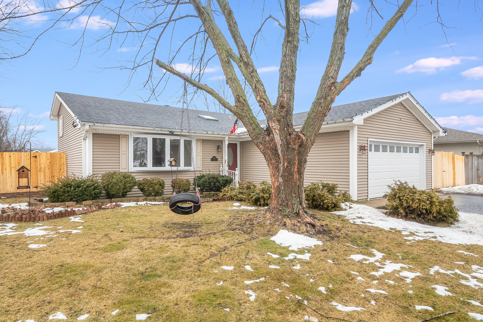 805 South Cooper Road New Lenox, IL 60451 - Photo 1 of 25 a view of a house with snow on the background