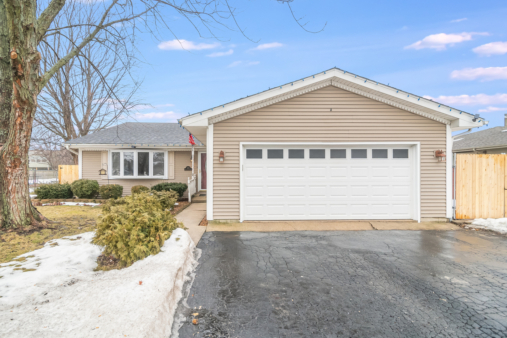 805 South Cooper Road New Lenox, IL 60451 - Photo 2 of 25 a view of a house with a yard and potted plants