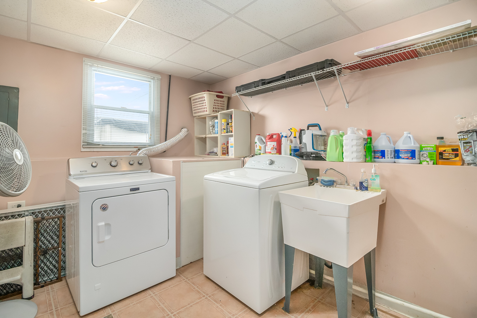 805 South Cooper Road New Lenox, IL 60451 - Photo 19 of 25 a utility room with dryer and washer