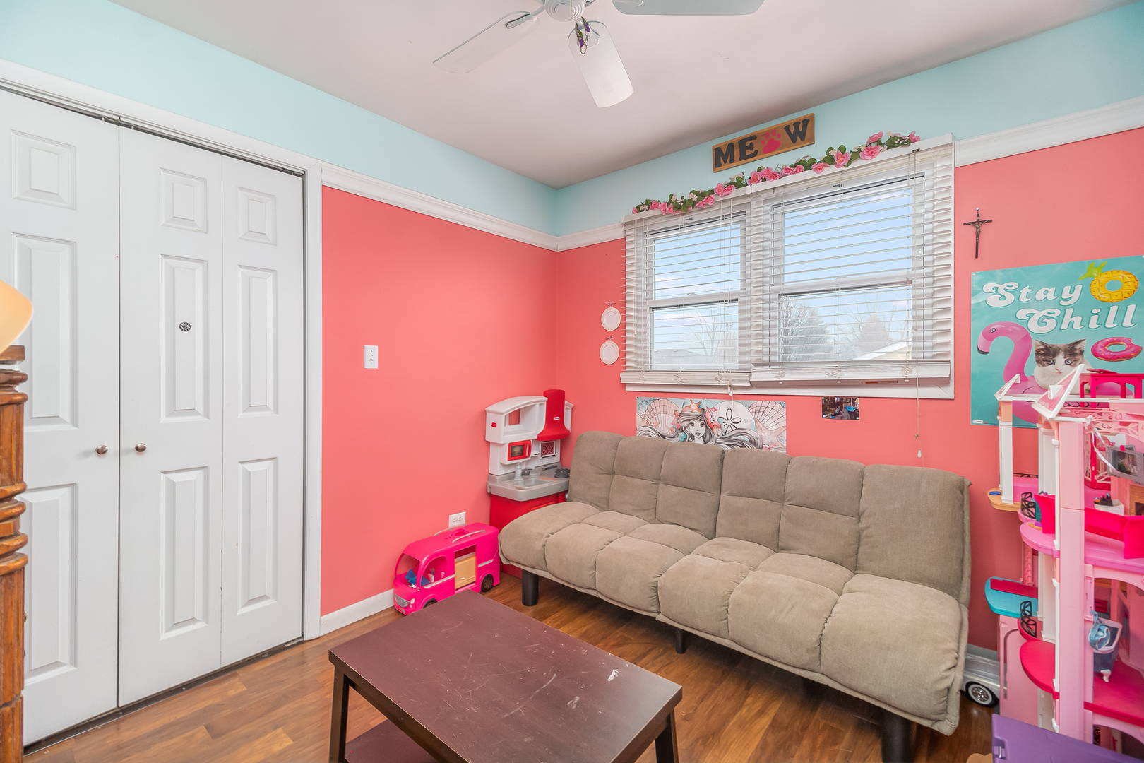 805 South Cooper Road New Lenox, IL 60451 - Photo 20 of 25 a living room with furniture and a window
