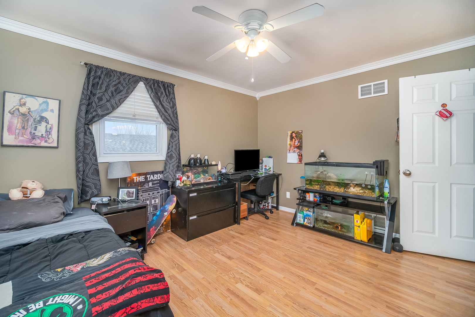 805 South Cooper Road New Lenox, IL 60451 - Photo 23 of 25 a living room with furniture and a flat screen tv
