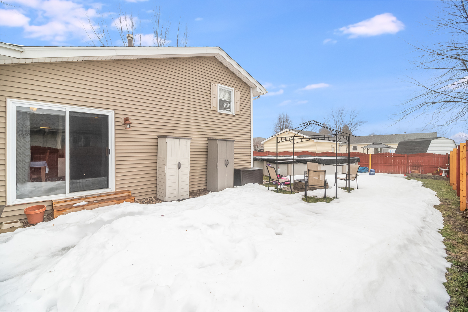 805 South Cooper Road New Lenox, IL 60451 - Photo 6 of 25 a view of a house with a patio