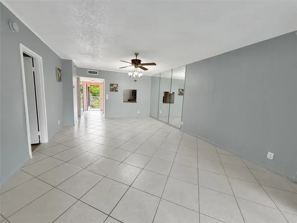 $1,550 | 1035 Country Club Drive, Unit 407, Margate, FL 33063
