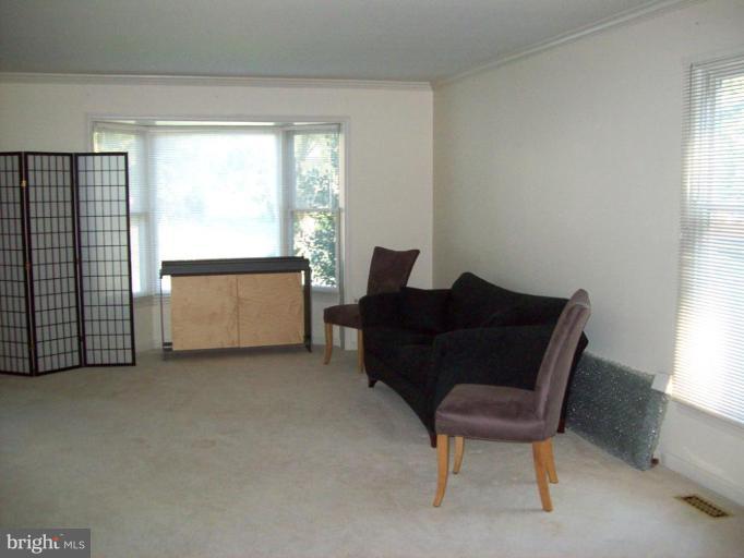 15420 Merrifields Lane Silver Spring, MD 20906 - Photo 7 of 14 Living Room