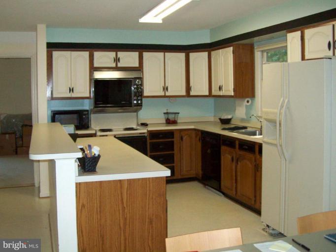 15420 Merrifields Lane Silver Spring, MD 20906 - Photo 10 of 14 Kitchen