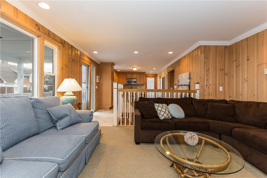 26 Dunes Road Narragansett, RI 02882 - Photo 17 of 40 PLENTY OF SEATING IN THE LIVING ROOM