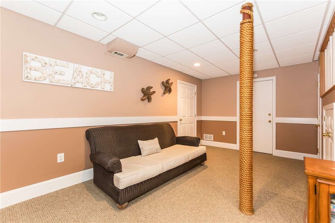 26 Dunes Road Narragansett, RI 02882 - Photo 26 of 40 FAMILY ROOM