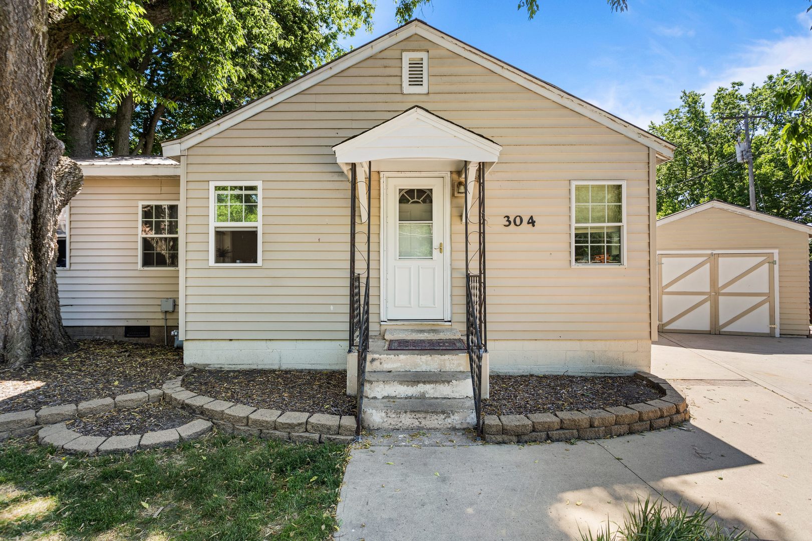 304 South 3rd Street Fisher, IL 61843 - Photo 3 of 23