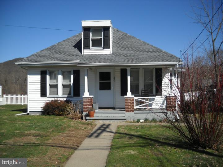 220 Easton Road Riegelsville, PA 18077 - Photo 1 of 6 a front view of a house with garden