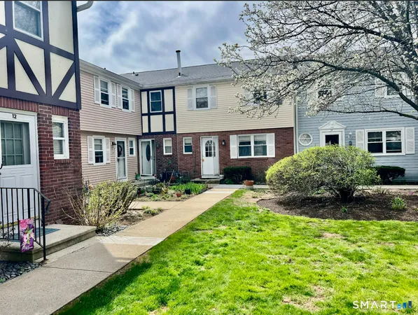 $2,400 | 16 East Gate Lane, Unit 16, Hamden, CT 06514