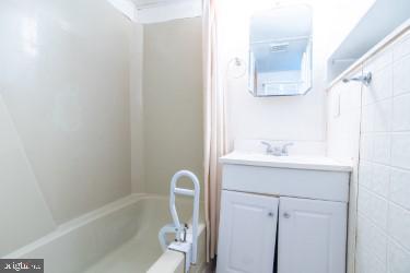 2516 32nd Street Southeast Washington, DC 20020 - Photo 28 of 40 Basement- Bathroom - Shower and Tub