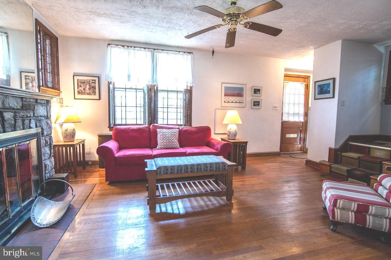 2516 32nd Street Southeast Washington, DC 20020 - Photo 3 of 40 Enter Living Rm