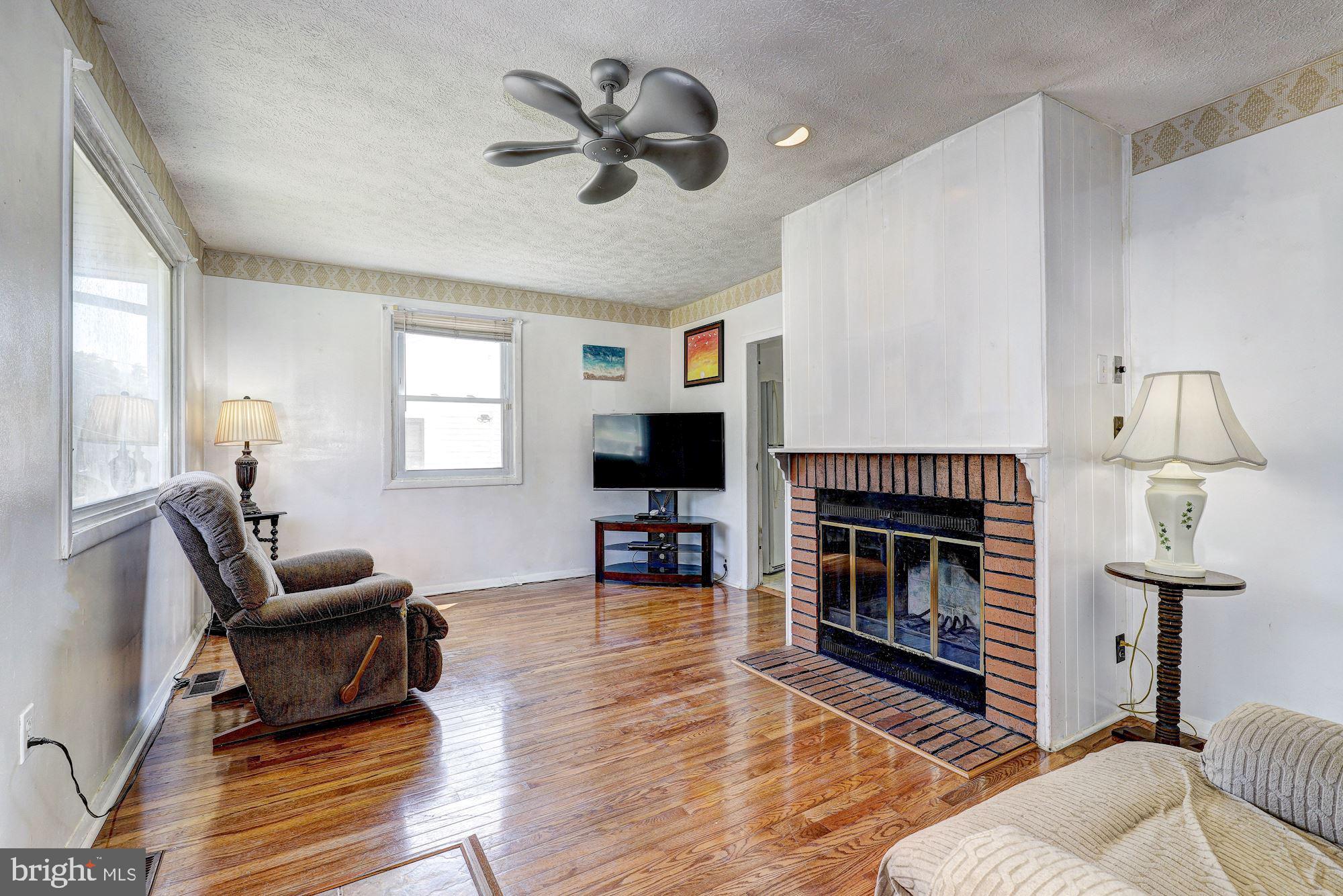 157 Wilgate Road Owings Mills, MD 21117 - Photo 2 of 28 Living Room