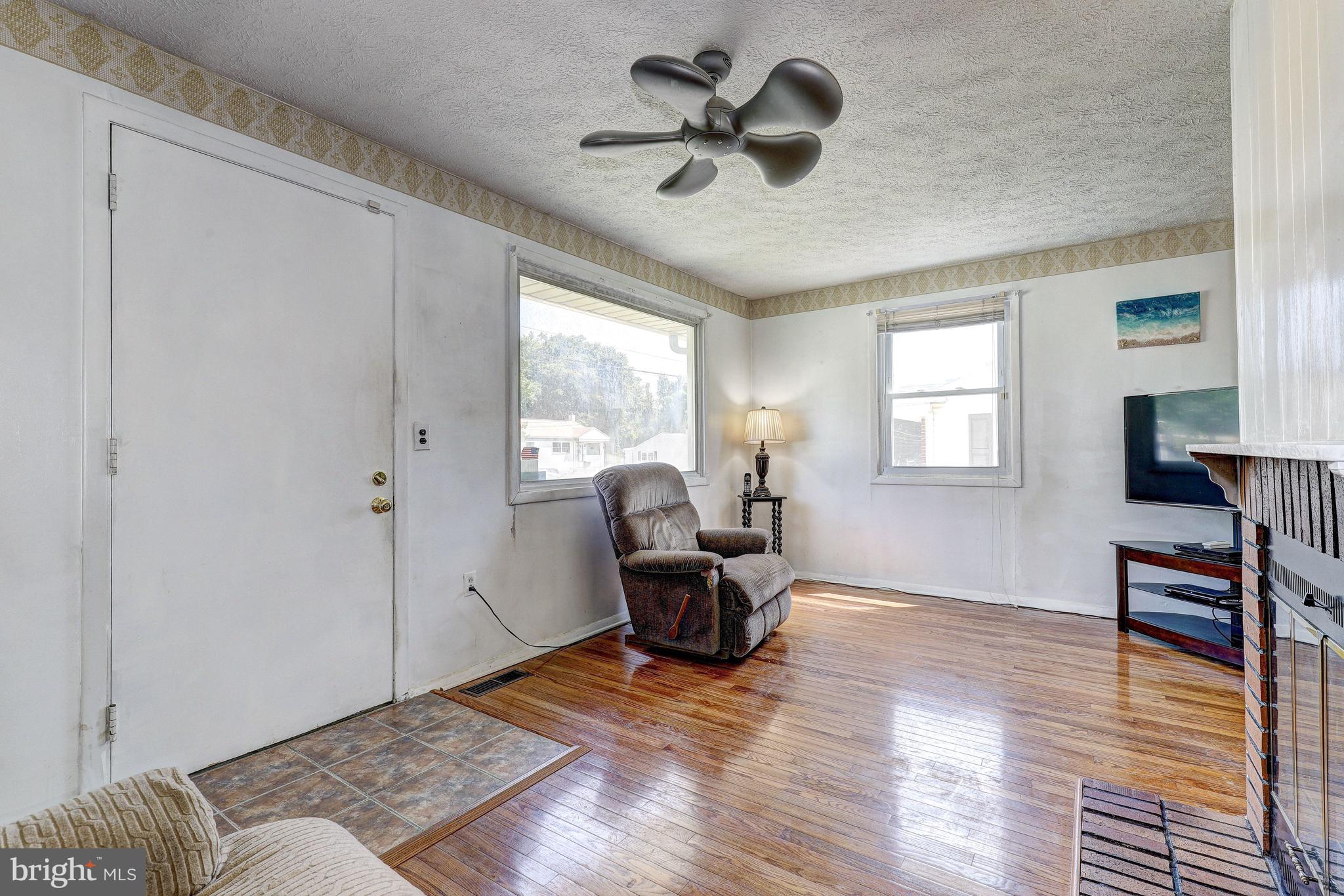 157 Wilgate Road Owings Mills, MD 21117 - Photo 4 of 28 Living Room