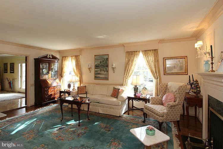 16710 Batchellors Forest Road Olney, MD 20832 - Photo 5 of 30 Living Room
