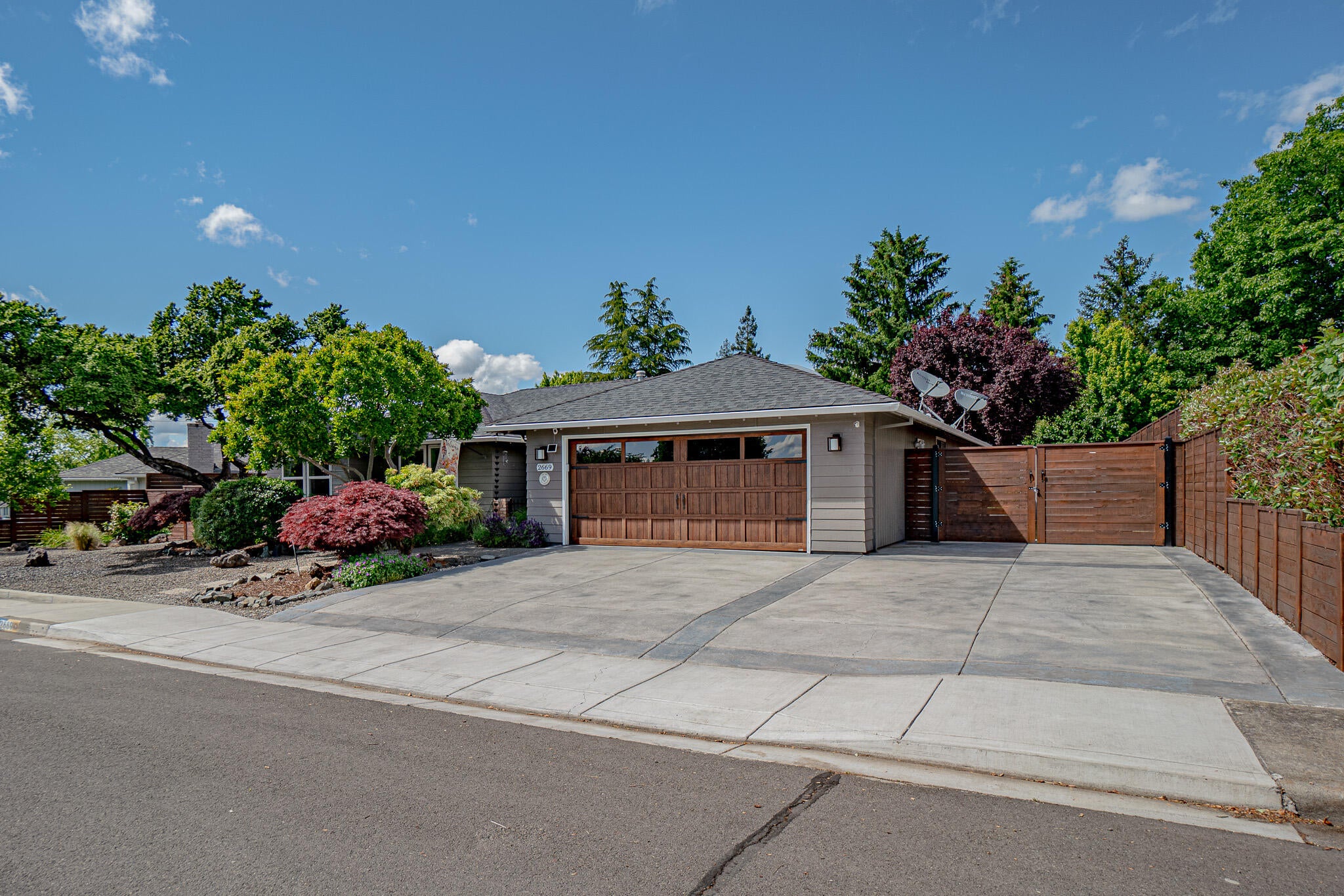 2669 Roberts Road Medford, OR 97504 - Photo 5 of 33 DSC08977-HDR