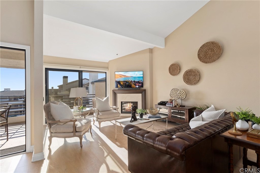 240 Nice Lane, Unit 308 Newport Beach, CA 92663 - Photo 4 of 20