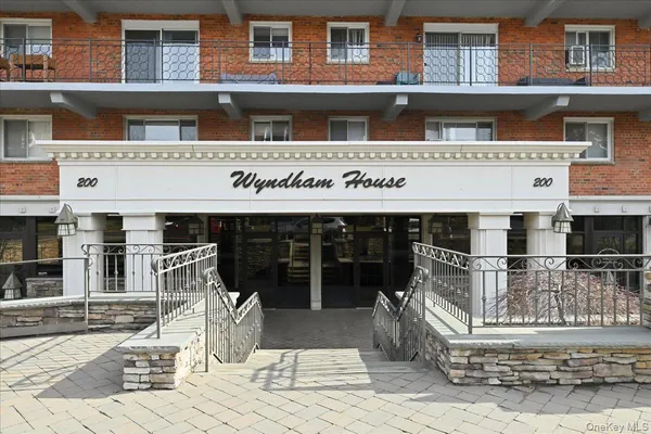 $299,999 | 200 Atlantic Avenue, Unit APARTMENT 107, Lynbrook, NY 11563