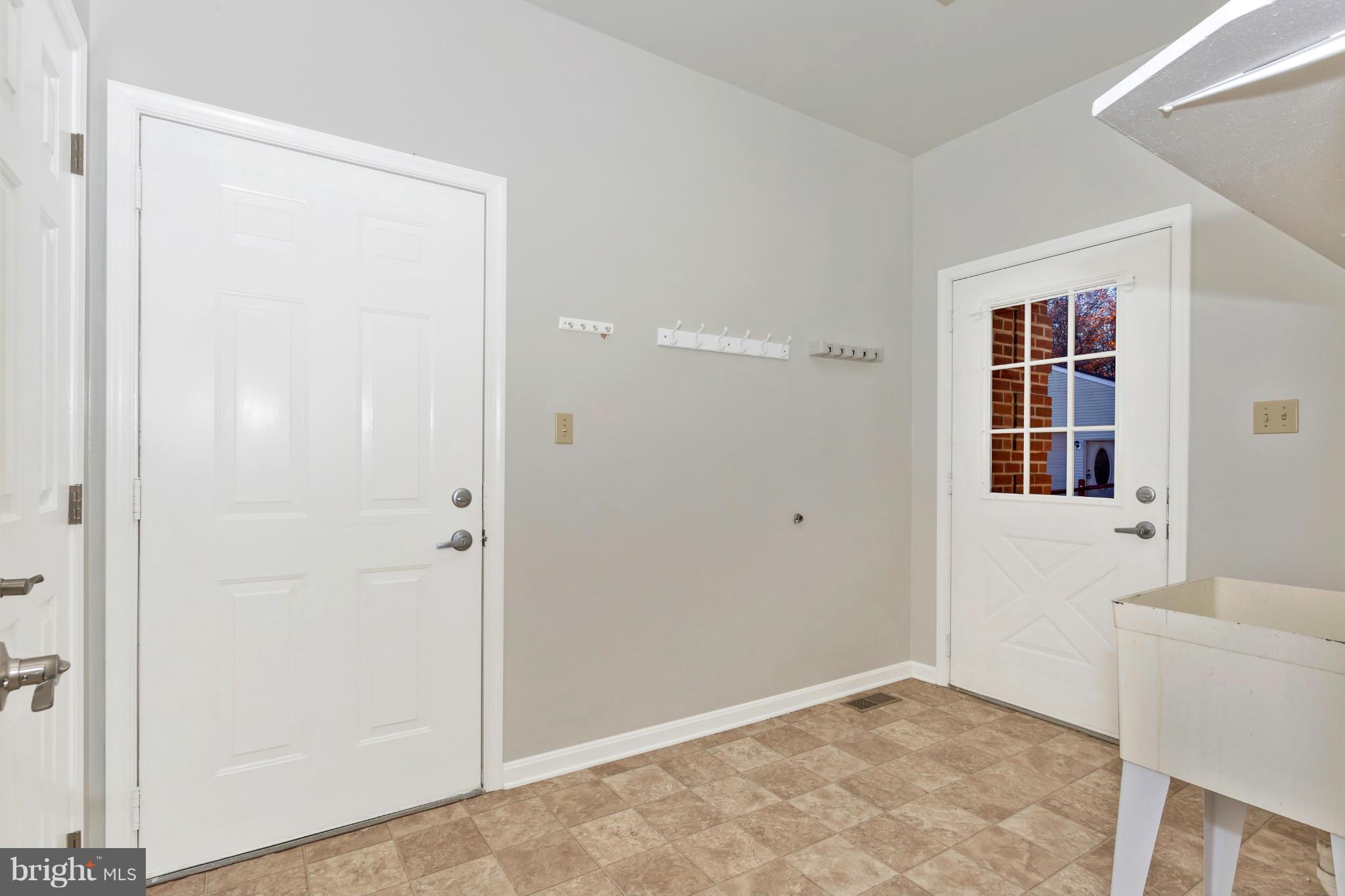 1225 Emmaus Road Woodbine, MD 21797 - Photo 16 of 28 Laundry/Mudroom