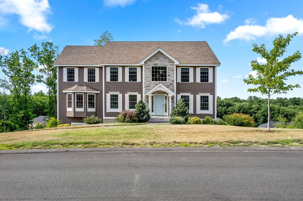 14 Beechwood Road Salem, NH 03079 - Photo 1 of 42 Gallery Image 1