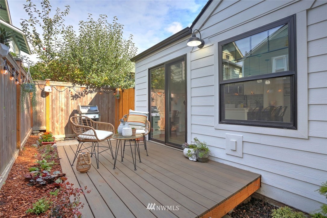 1108 North 41st Street Seattle, WA 98103 - Photo 30 of 32 an outdoor space with furniture