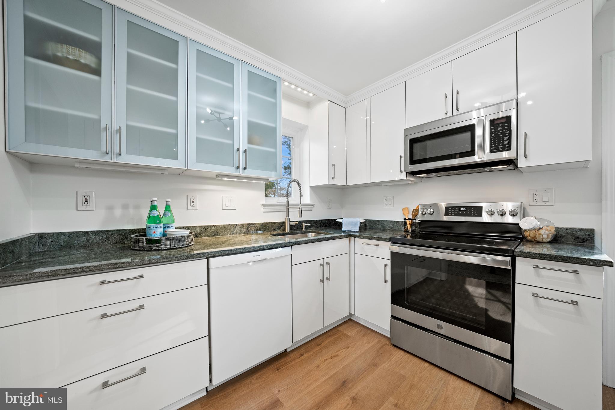 5420 North Carlin Springs Road Arlington, VA 22203 - Photo 11 of 36 Kitchen