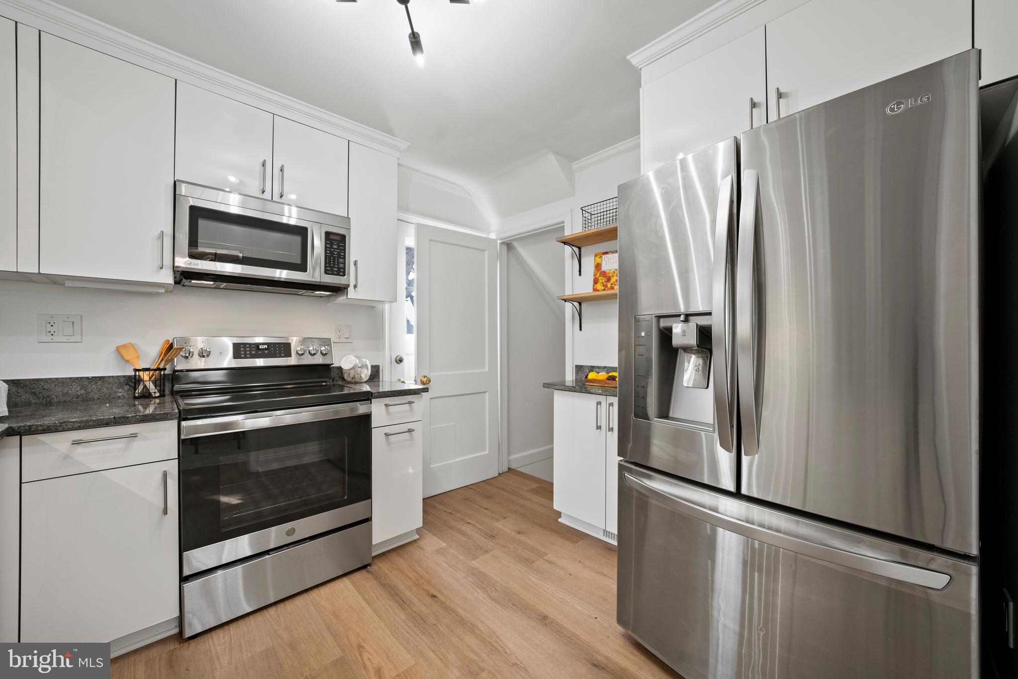 5420 North Carlin Springs Road Arlington, VA 22203 - Photo 13 of 36 Kitchen