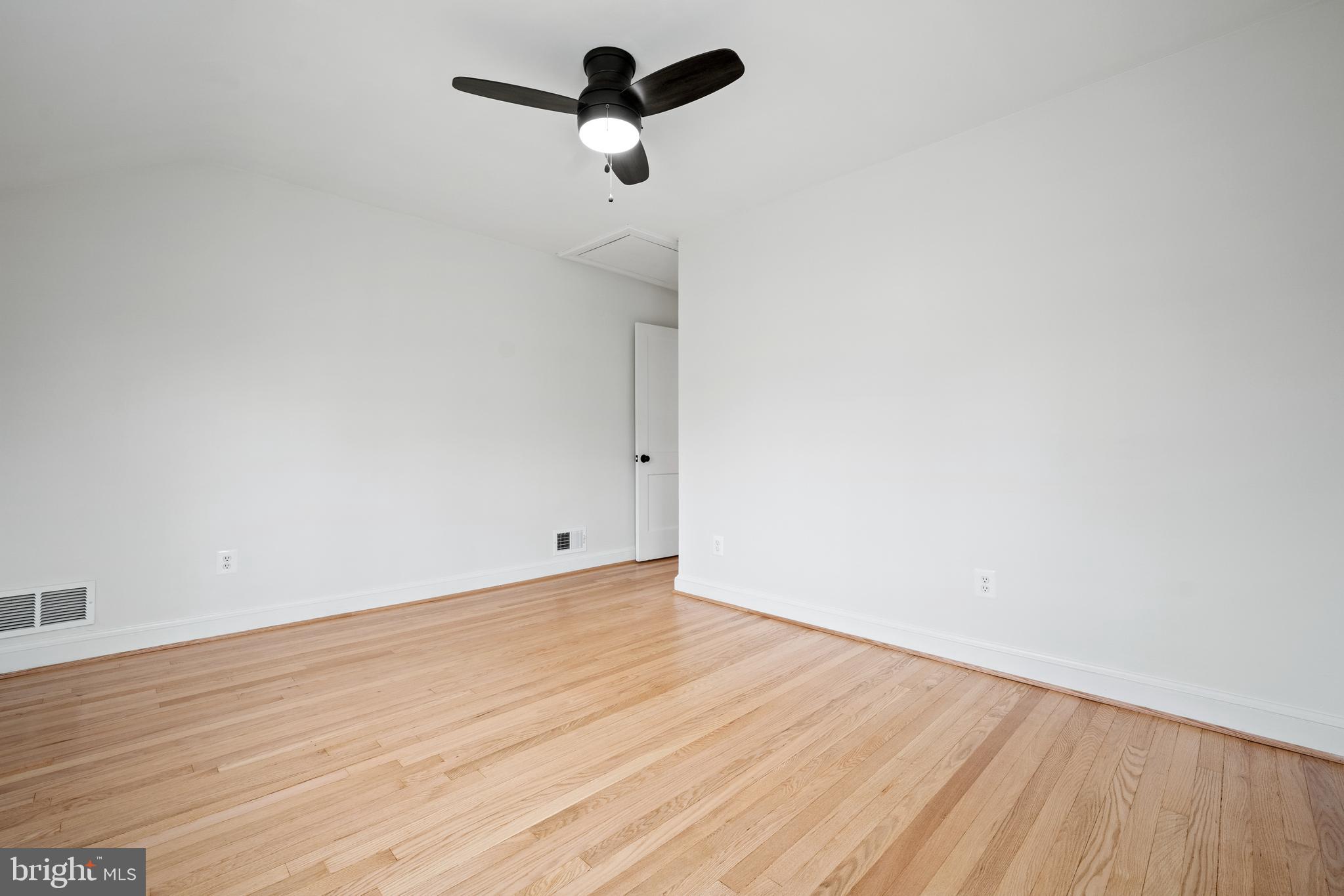 5420 North Carlin Springs Road Arlington, VA 22203 - Photo 20 of 36 Bedroom #2