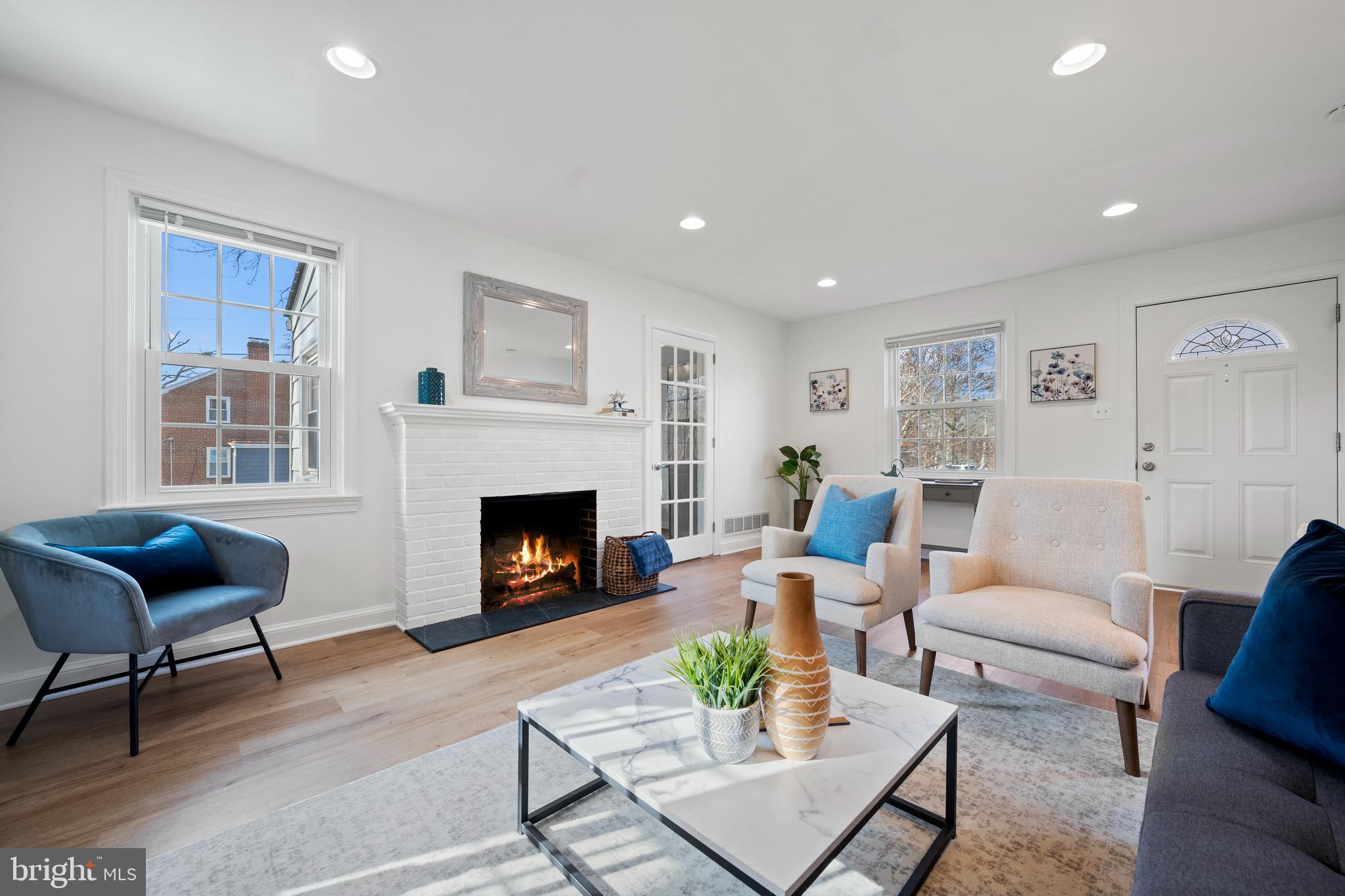 5420 North Carlin Springs Road Arlington, VA 22203 - Photo 2 of 36 Bright Living Room