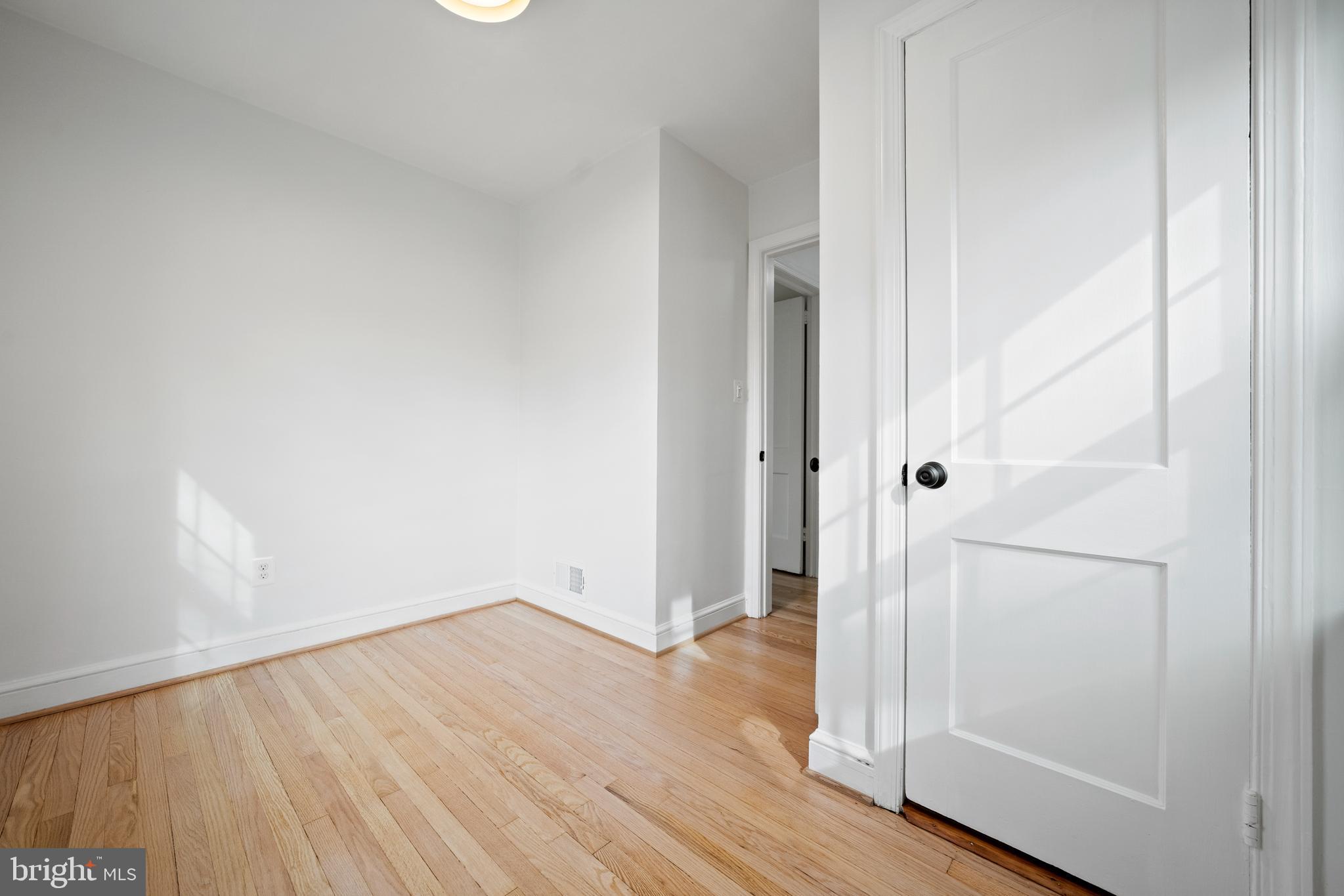 5420 North Carlin Springs Road Arlington, VA 22203 - Photo 24 of 36 Bedroom #3