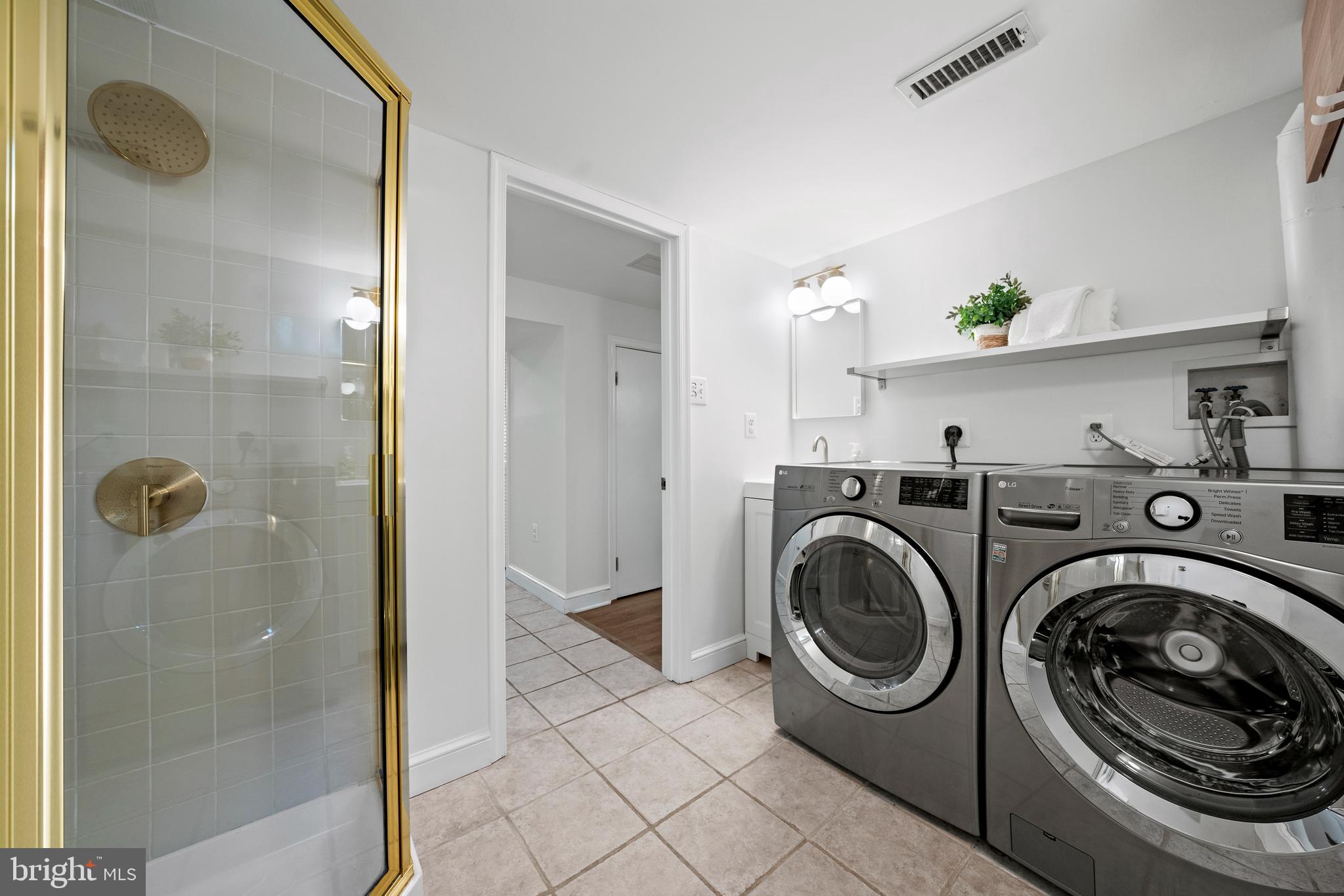 5420 North Carlin Springs Road Arlington, VA 22203 - Photo 30 of 36 Laundry & Full Bath #2