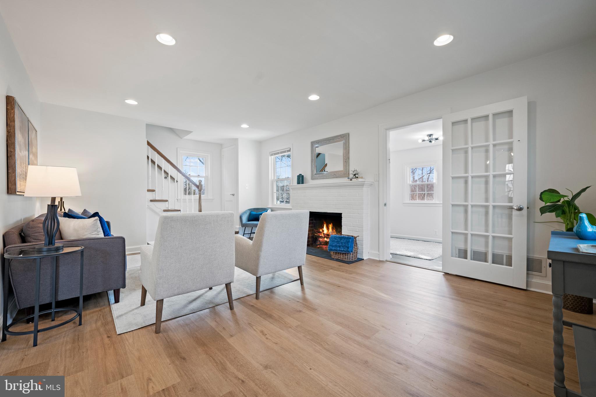 5420 North Carlin Springs Road Arlington, VA 22203 - Photo 4 of 36 Living Room